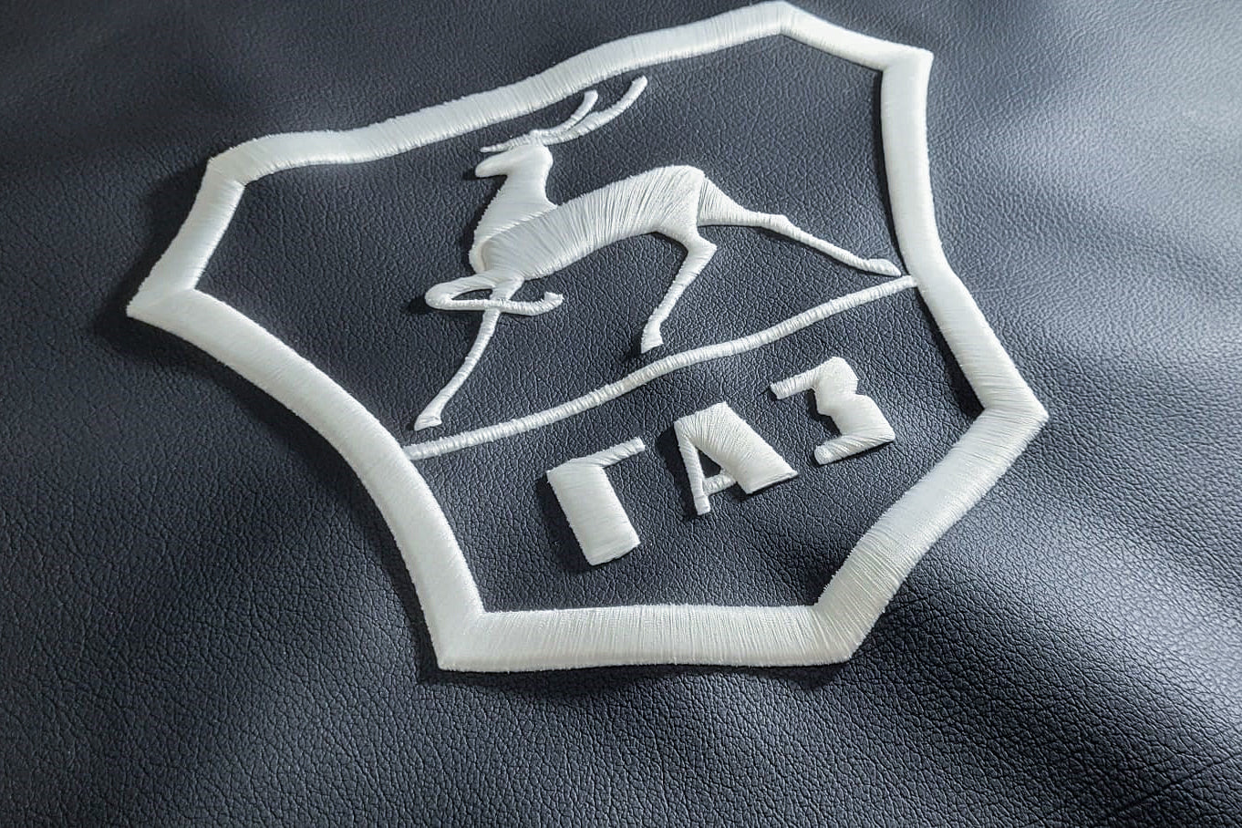 Wolga GAZ Emblem Schriftzug 3D bestickt [1]